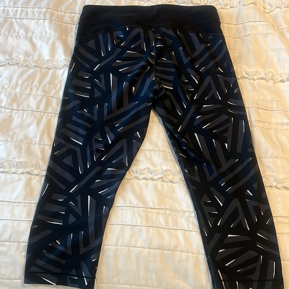 7 Under Armour Capri Leggings, Large - Picture 16 of 17